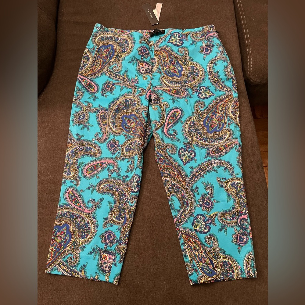 Capri pants
